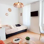 Apartamento L'ecrin Du Château à 2, études, Professionnels à Calme Face Au Château Linge Et Wifi Inclus *