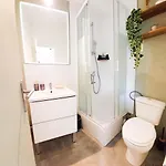 Apartamento L'ecrin Du Château à 2, études, Professionnels à Calme Face Au Château Linge Et Wifi Inclus Caen