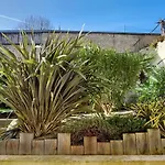 L'ecrin Du Château à 2, études, Professionnels à Calme Face Au Château Linge Et Wifi Inclus Caen