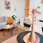 Apartamento L'ecrin Du Château à 2, études, Professionnels à Calme Face Au Château Linge Et Wifi Inclus