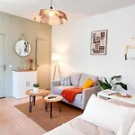 L'ecrin Du Château à 2, études, Professionnels à Calme Face Au Château Linge Et Wifi Inclus Apartamento *