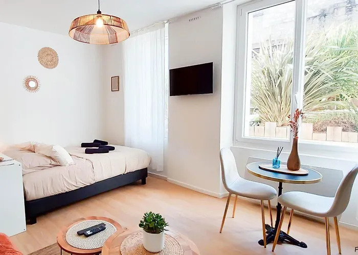 L'ecrin Du Chateau Sejour A 2, Etudes, Professionnels A Calme Face Au Chateau Linge Et Wifi Inclus Apartmán *